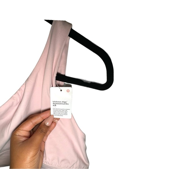 NWT LULULEMON Align™ Asymmetrical Bra
Light Support, A/B Cup - Picture 5 of 9